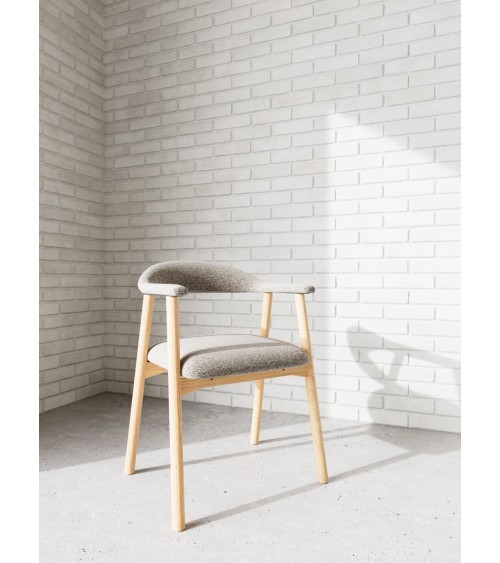Silla nórdica beige con reposabrazos – ACT DISTRIBUZIONE