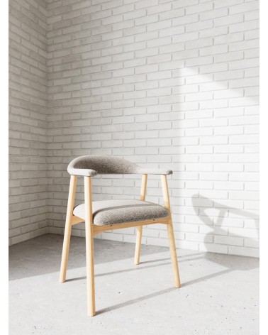 Chaise nordique beige avec accoudoirs – ACT DISTRIBUZIONE
