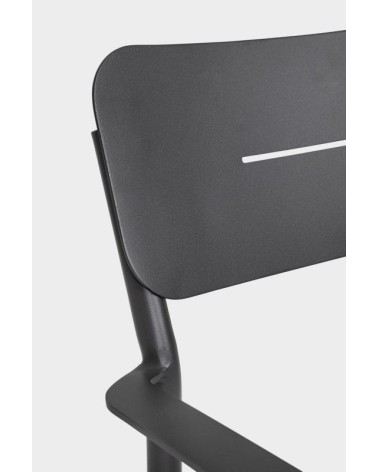 The structure is made of powder-coated aluminum (polyester), designed for continuous outdoor use. The chair features a seat cush