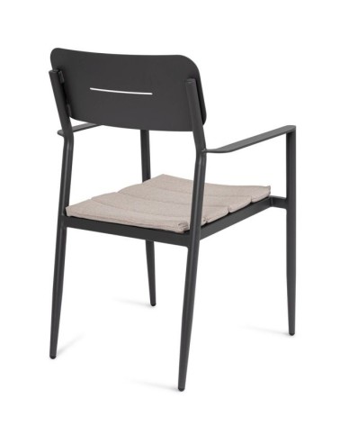 The structure is made of powder-coated aluminum (polyester), designed for continuous outdoor use. The chair features a seat cush