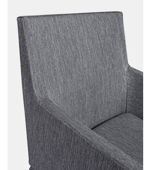 The structure is made of powder-coated aluminum (polyester), designed to ensure stability and resistance to weather conditions.