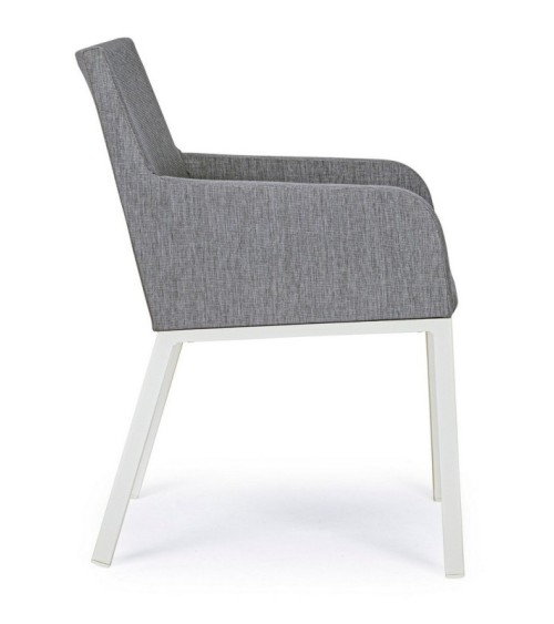 The structure is made of powder-coated aluminum (polyester), designed to ensure stability and resistance to weather conditions.